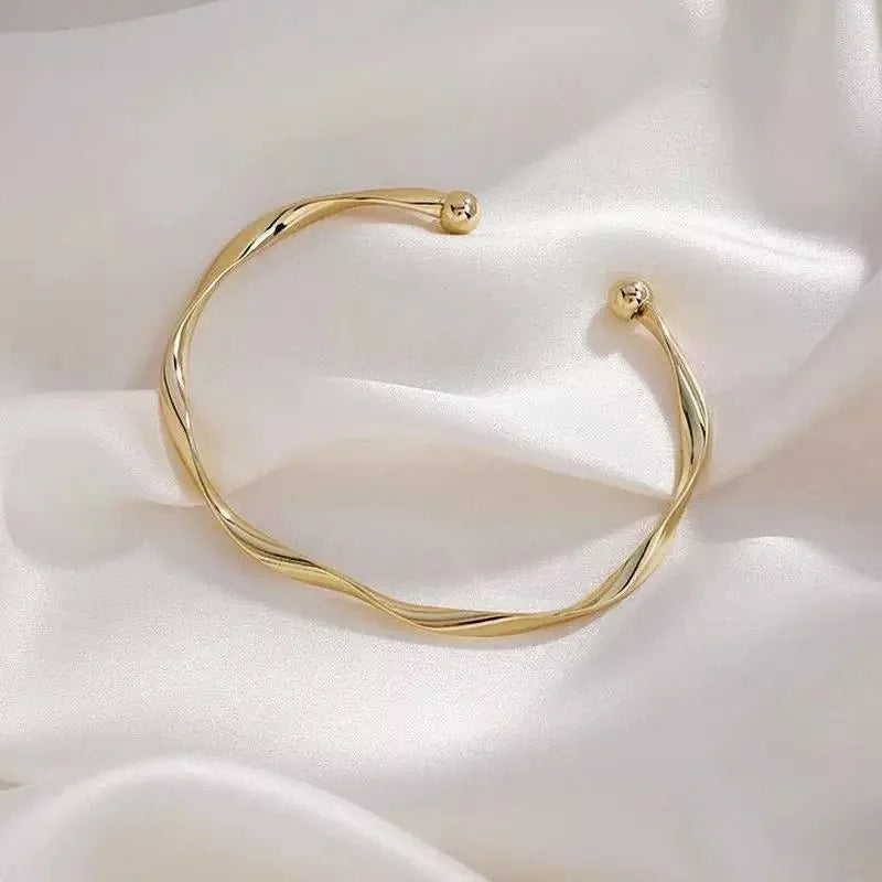 Nova Bend Bracelet